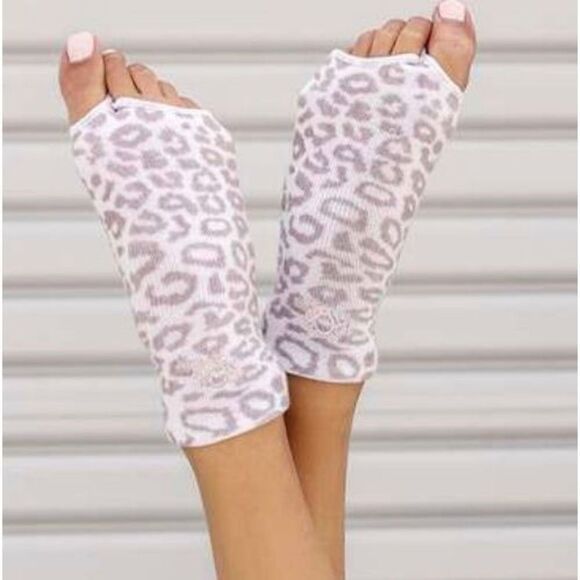 1/$20 or 2/$28 Rhiannon Low Show Grip Sock - Picture 2 of 3